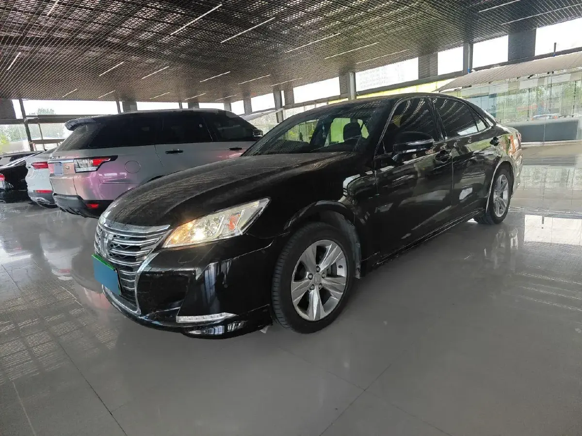 2015 Toyota Crown 2.5L 193HP V6 6AT