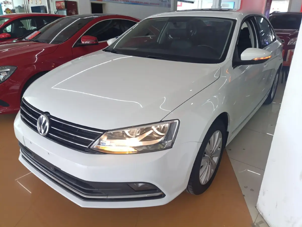 2015 Volkswagen Sagitar 1.6L 110HP L4 6AT