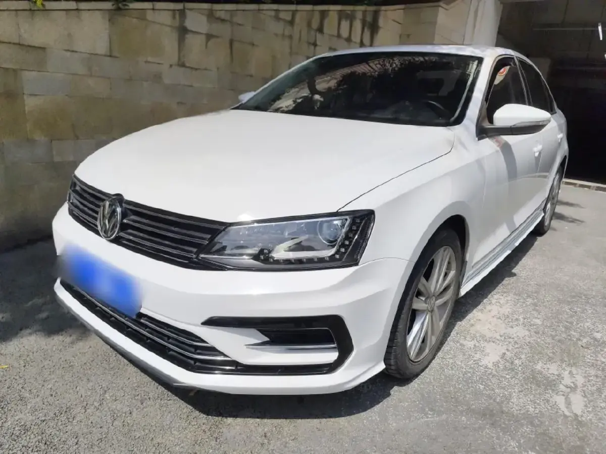 2018 Volkswagen Sagitar 1.4T 150HP L4 7DCT