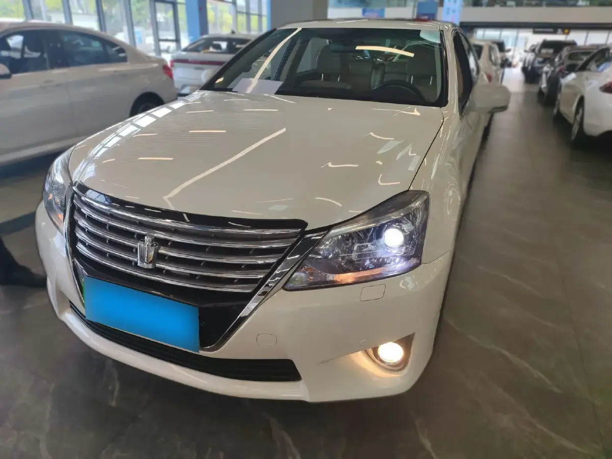 2012 Toyota Crown 2.5L 193HP V6 6AT