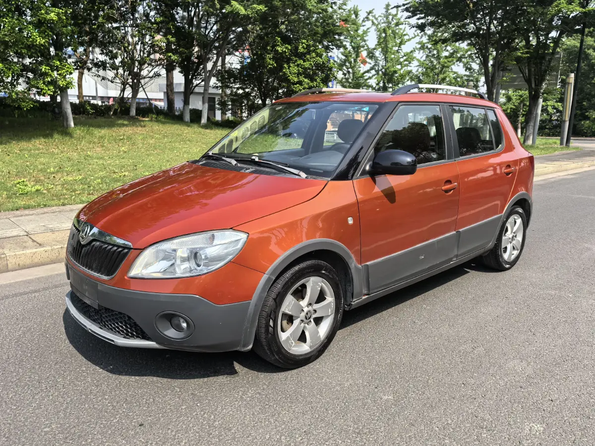2014 Skoda Fabia 1.6L 105HP L4 6AT