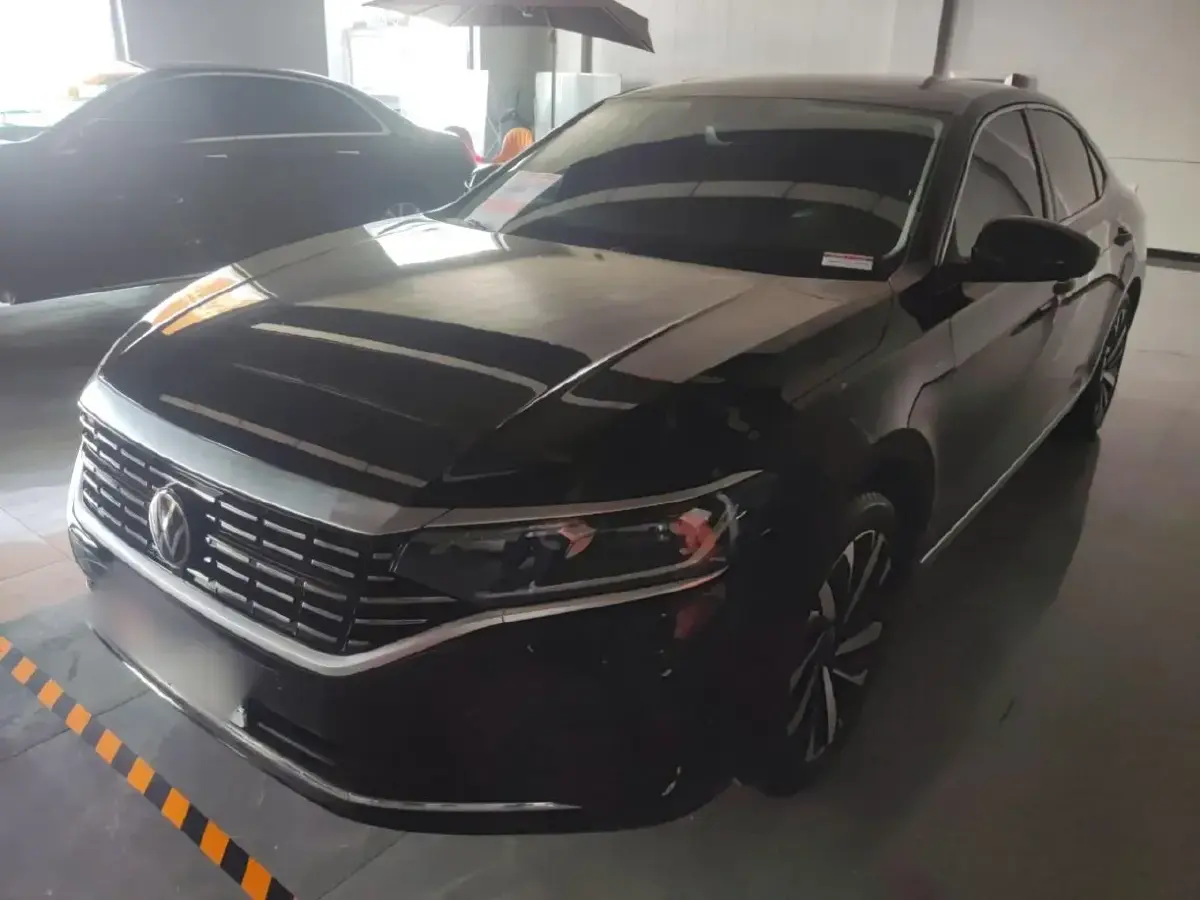 2024 Volkswagen Passat 2.0T 220HP L4 7DCT