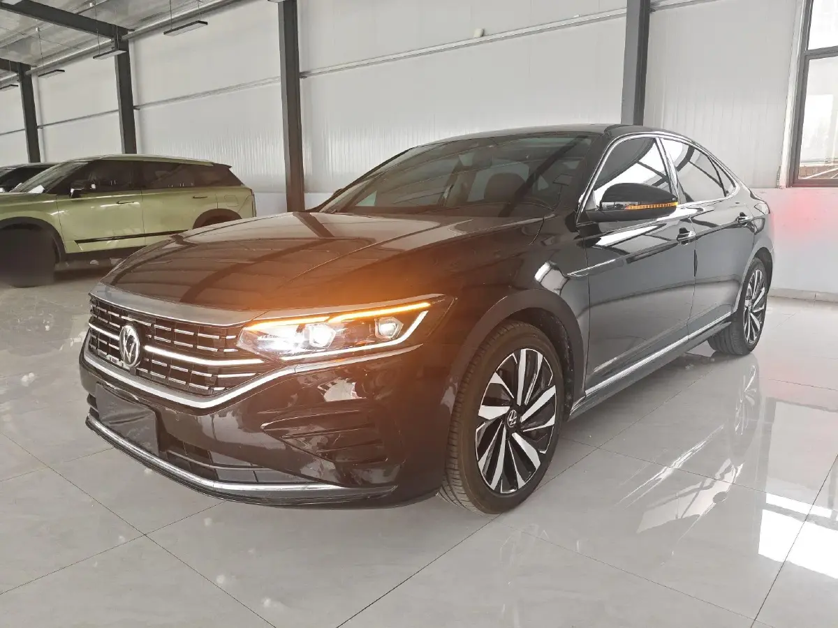 2022 Volkswagen Passat 2.0T 186HP L4 7DCT