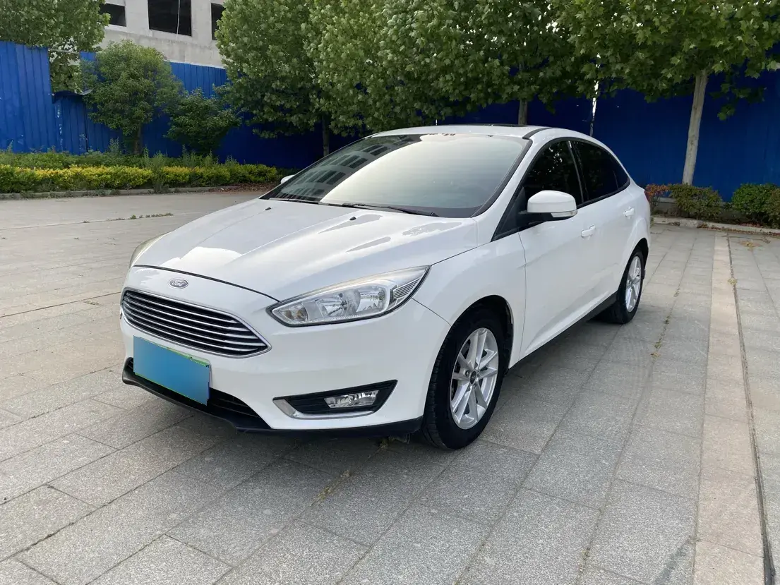 2015 Ford Focus 1.6L 125HP L4 5MT