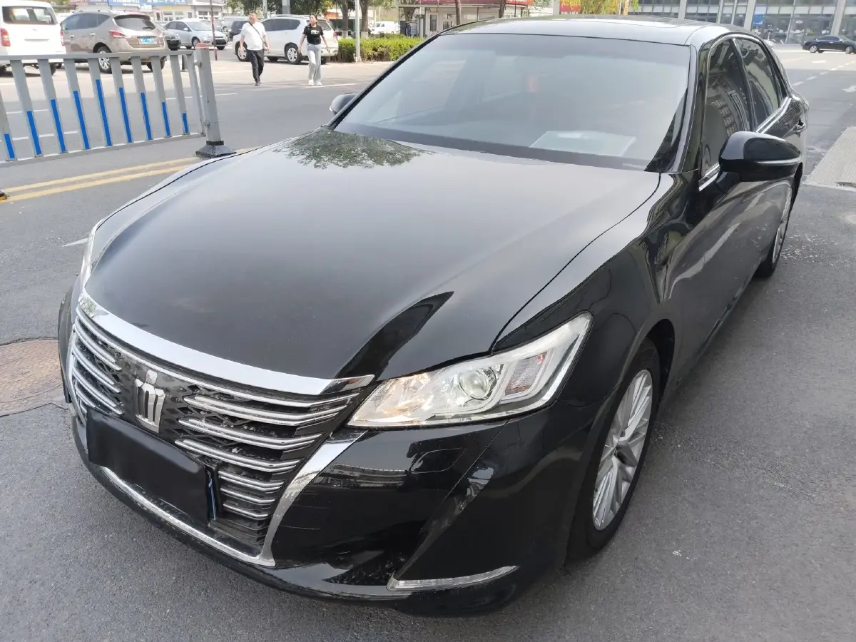 2017 Toyota Crown 2.0T 235HP L4 8AT