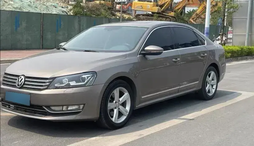 2013 Volkswagen Passat 2.0T 200HP L4 6DCT