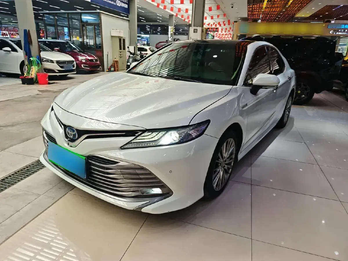 2018 Toyota Camry 2.5L 178HP L4 E-CVT Hybrid
