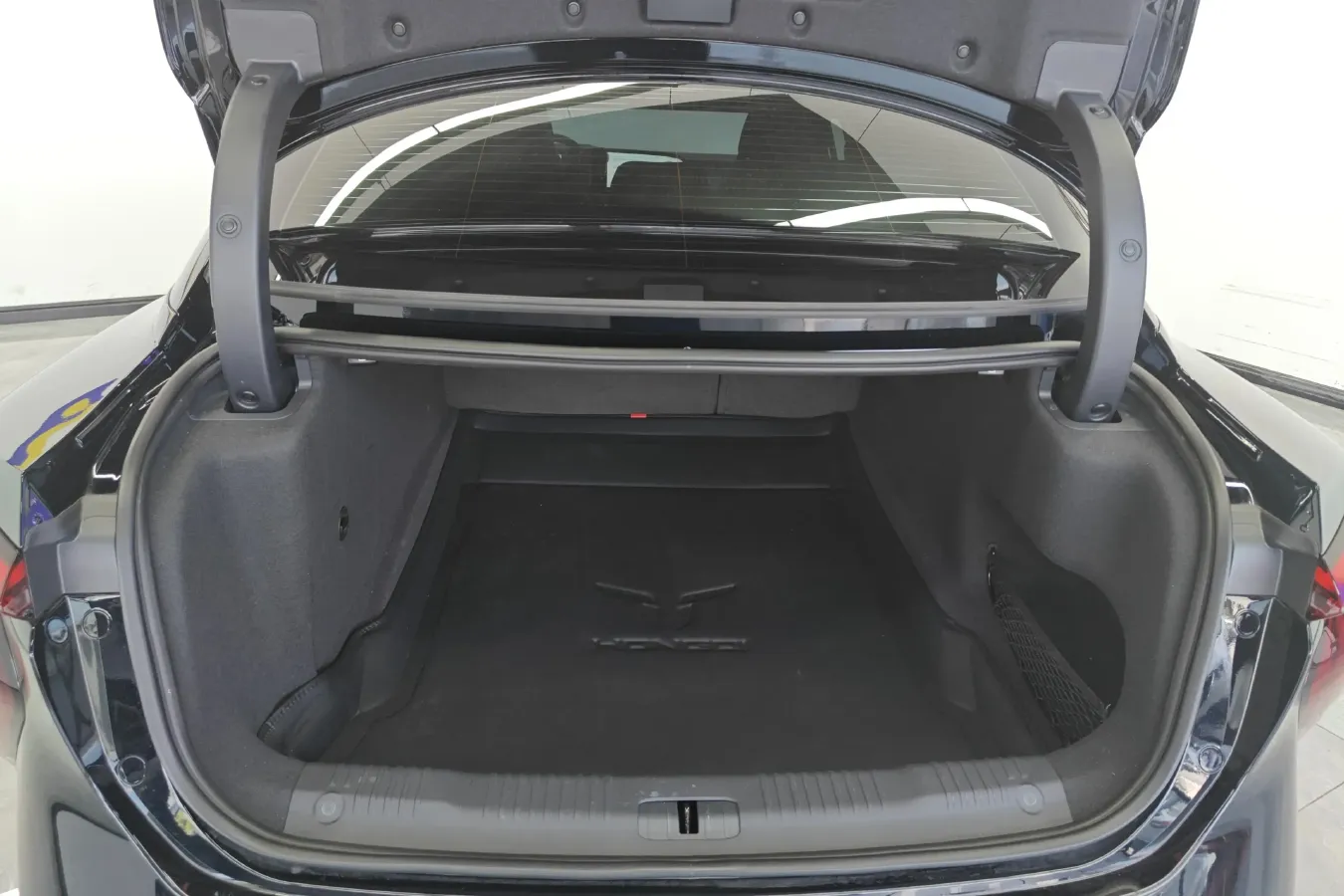 2024 HongQi EH7 BEV 75KWH,autocango,china used car exporter,china ev exporter,chinese used car exporter,chinese used ev exporter