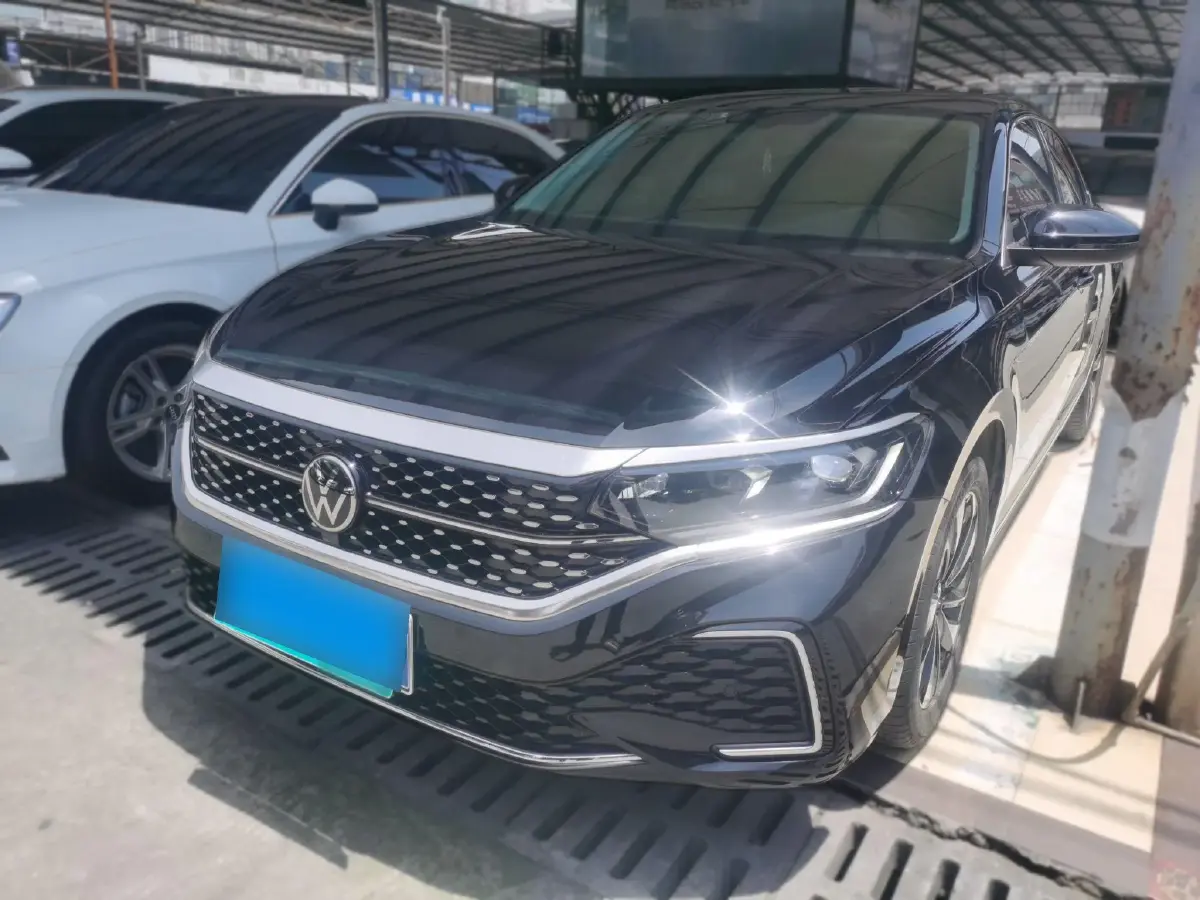 2023 Volkswagen Passat 2.0T 186HP L4 7DCT