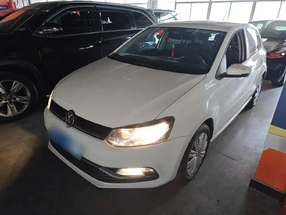 2016 Volkswagen Polo 1.6L 110HP L4 6AT