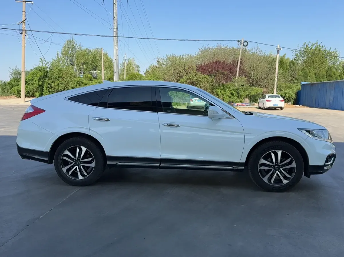 2016 Honda Crosstour 2.4L 197HP L4 5AT,autocango,china used car exporter,china ev exporter,chinese used car exporter,chinese used ev exporter