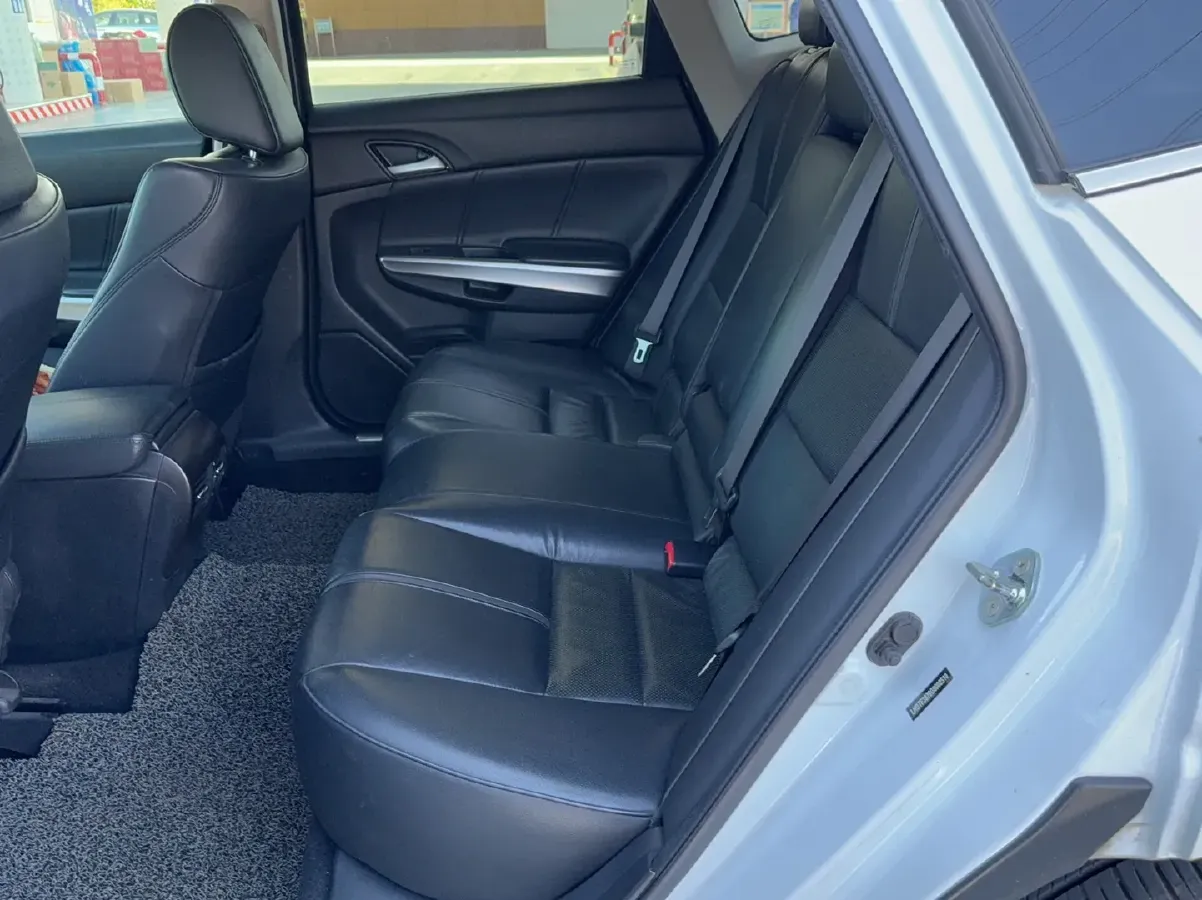 2016 Honda Crosstour 2.4L 197HP L4 5AT,autocango,china used car exporter,china ev exporter,chinese used car exporter,chinese used ev exporter