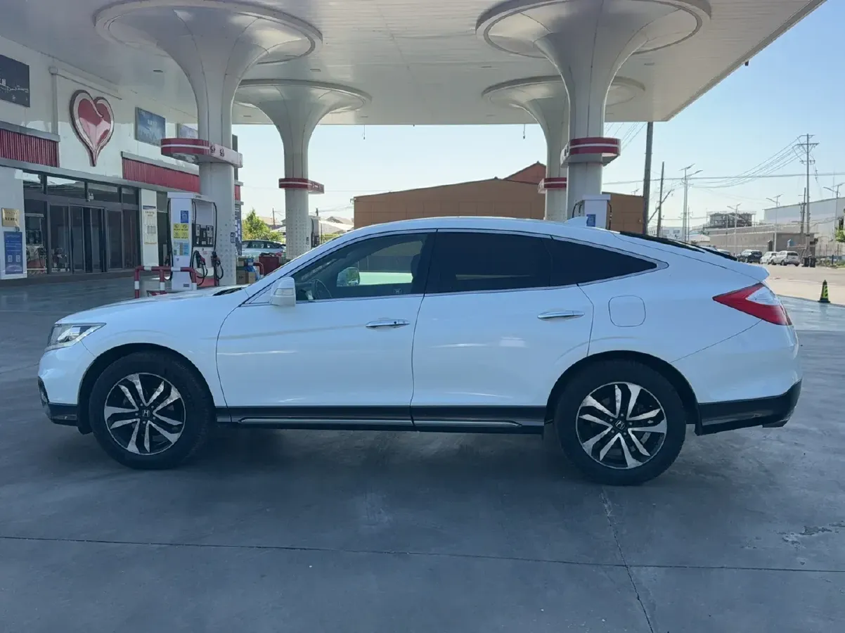 2016 Honda Crosstour 2.4L 197HP L4 5AT,autocango,china used car exporter,china ev exporter,chinese used car exporter,chinese used ev exporter