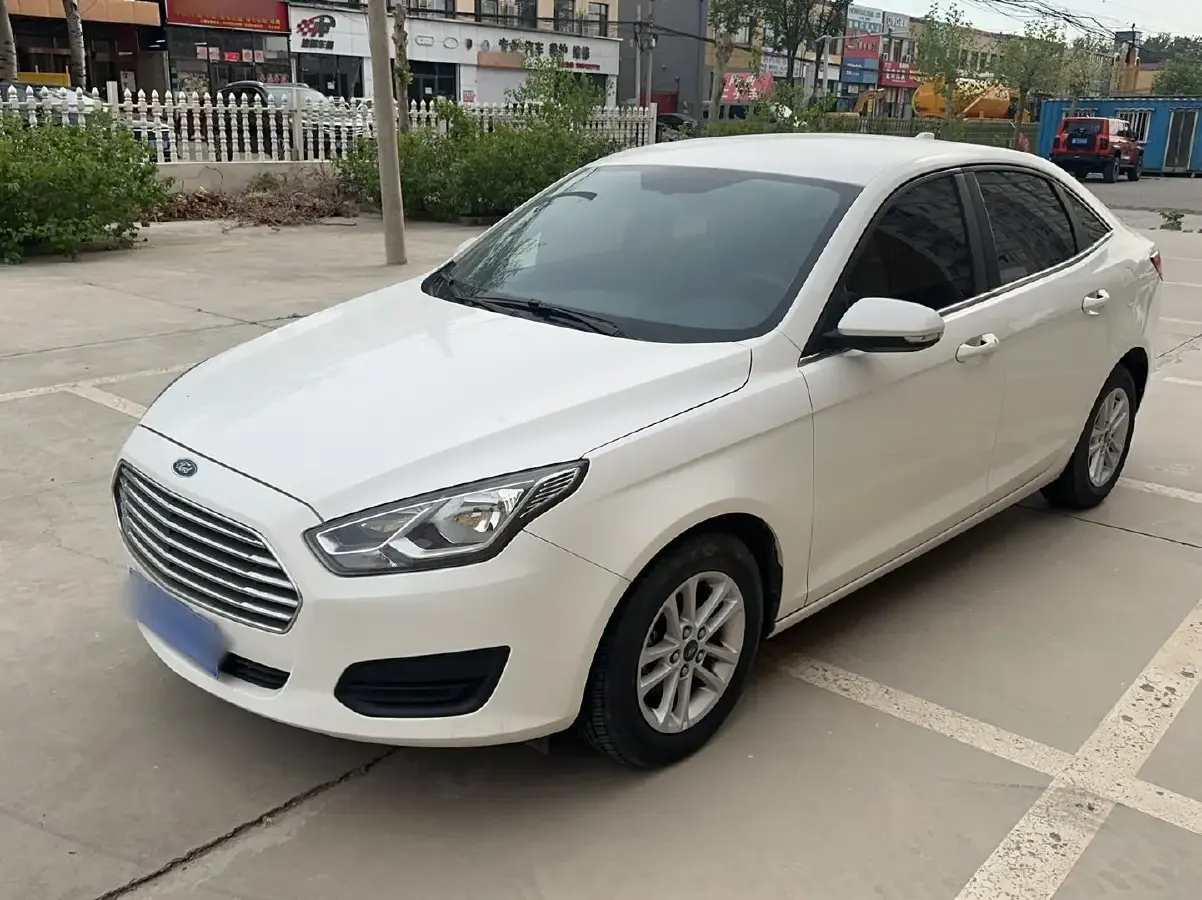 2019 Ford Escort 1.5L 122HP L3 6AT