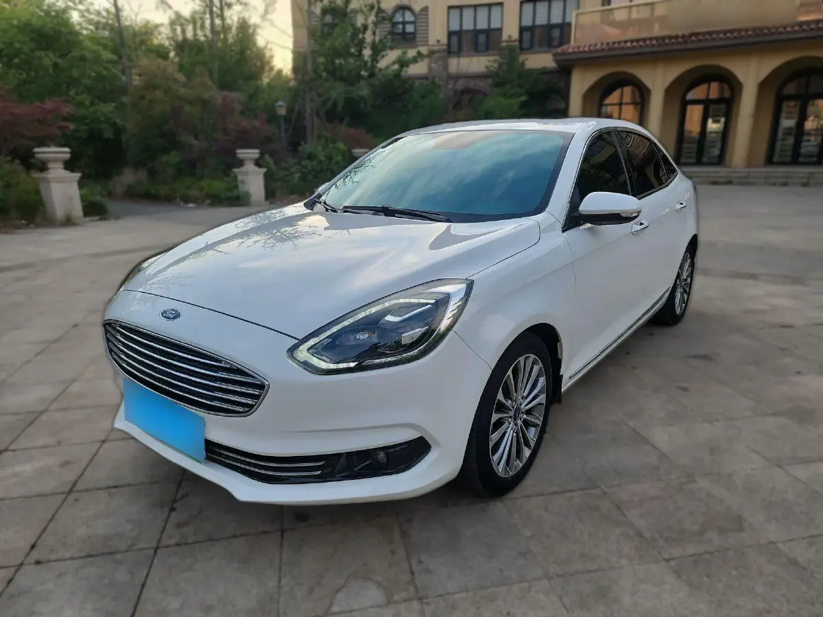 2019 Ford Escort 1.5L 122HP L3 6AT