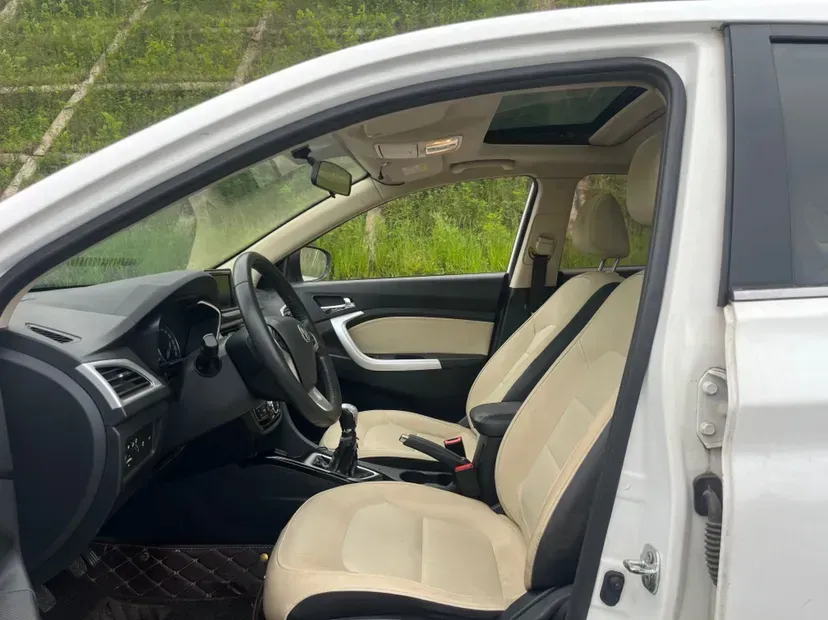 2015 ChangAn Alsvin V7 1.6L 124HP L4 5MT,autocango,china used car exporter,china ev exporter,chinese used car exporter,chinese used ev exporter