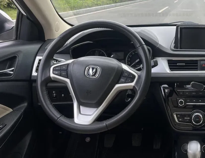 2015 ChangAn Alsvin V7 1.6L 124HP L4 5MT,autocango,china used car exporter,china ev exporter,chinese used car exporter,chinese used ev exporter