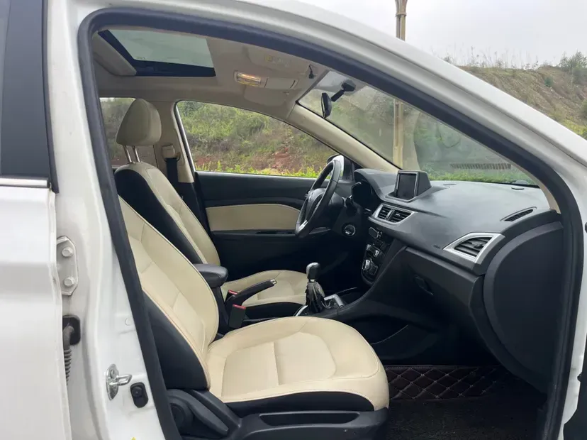 2015 ChangAn Alsvin V7 1.6L 124HP L4 5MT,autocango,china used car exporter,china ev exporter,chinese used car exporter,chinese used ev exporter