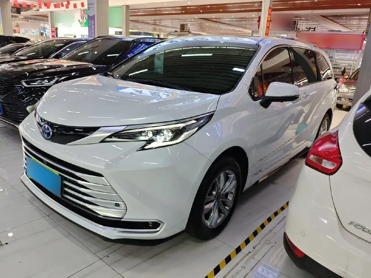 2021 Toyota Sienna 2.5L 192HP L4 E-CVT Hybrid