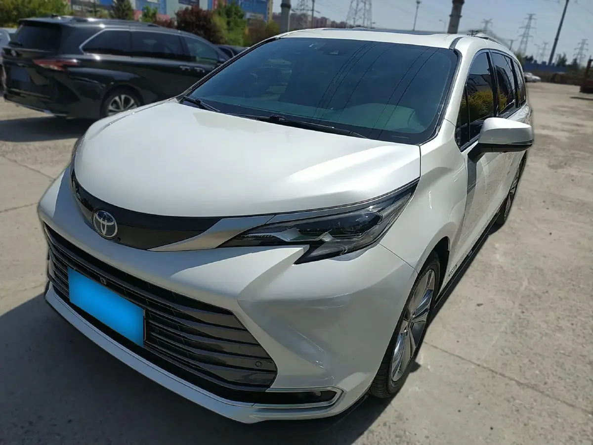 2023 Toyota Sienna 2.5L 189HP L4 E-CVT Hybrid