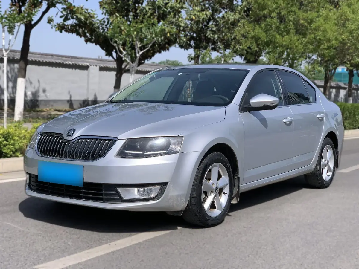 2015 Skoda Octavia 1.6L 110HP L4 5MT