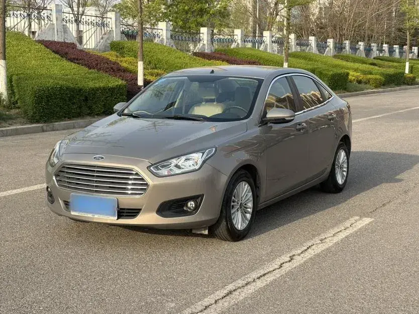 2015 Ford Escort 1.5L 113HP L4 5MT