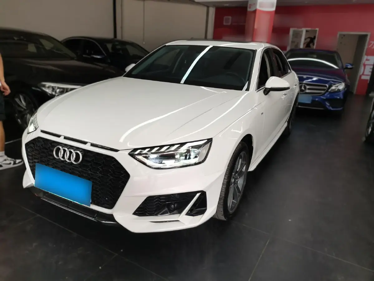 2022 Audi A4L 2.0T 190HP L4 7DCT