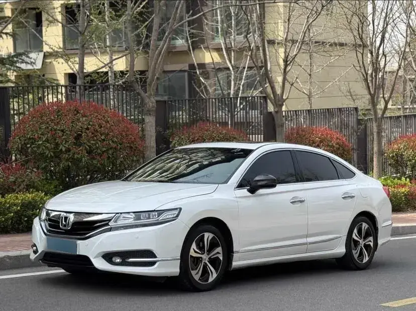 2015 Honda Spirior 2.0L 155HP L4 CVT