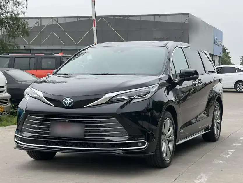 2024 Toyota Sienna 2.5L 189HP L4 E-CVT Hybrid