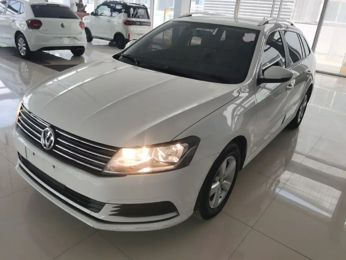 2015 Volkswagen Gran Lavida 1.6L 110HP L4 5MT