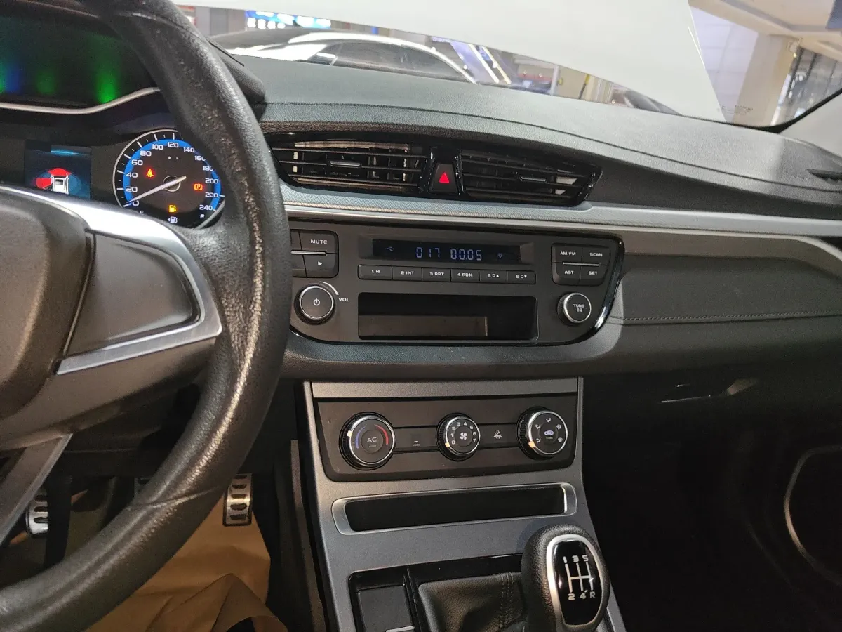 2019 Geely Vision S1 1.5L 109HP L4 5MT,autocango,china used car exporter,china ev exporter,chinese used car exporter,chinese used ev exporter