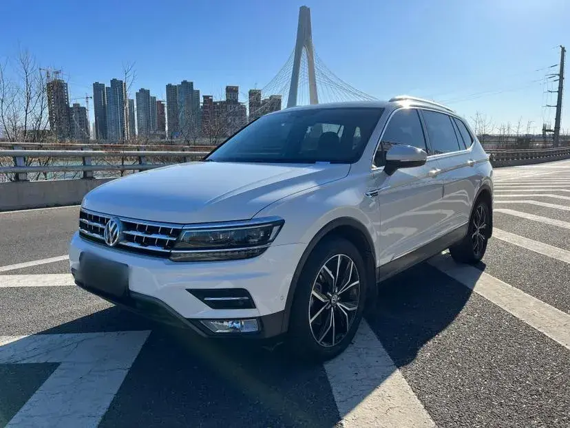 2017 Volkswagen Tiguan L 1.8T 180HP L4 7DCT