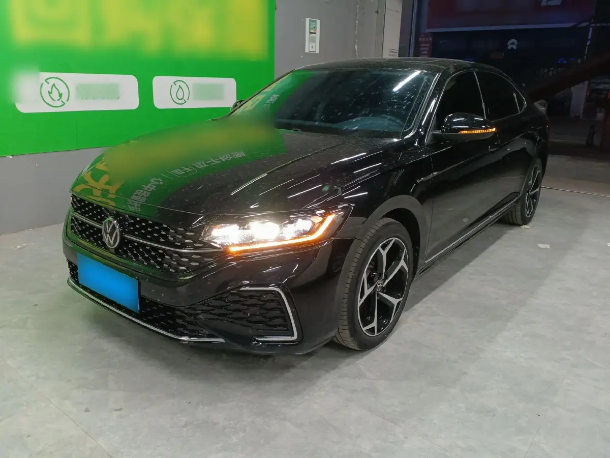 2024 Volkswagen Passat 2.0T 186HP L4 7DCT