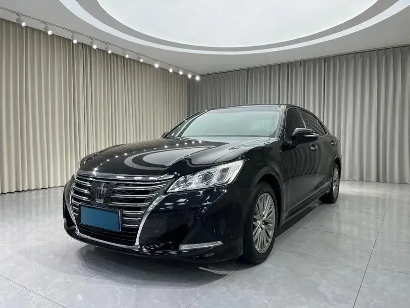 2017 Toyota Crown 2.0T 235HP L4 8AT