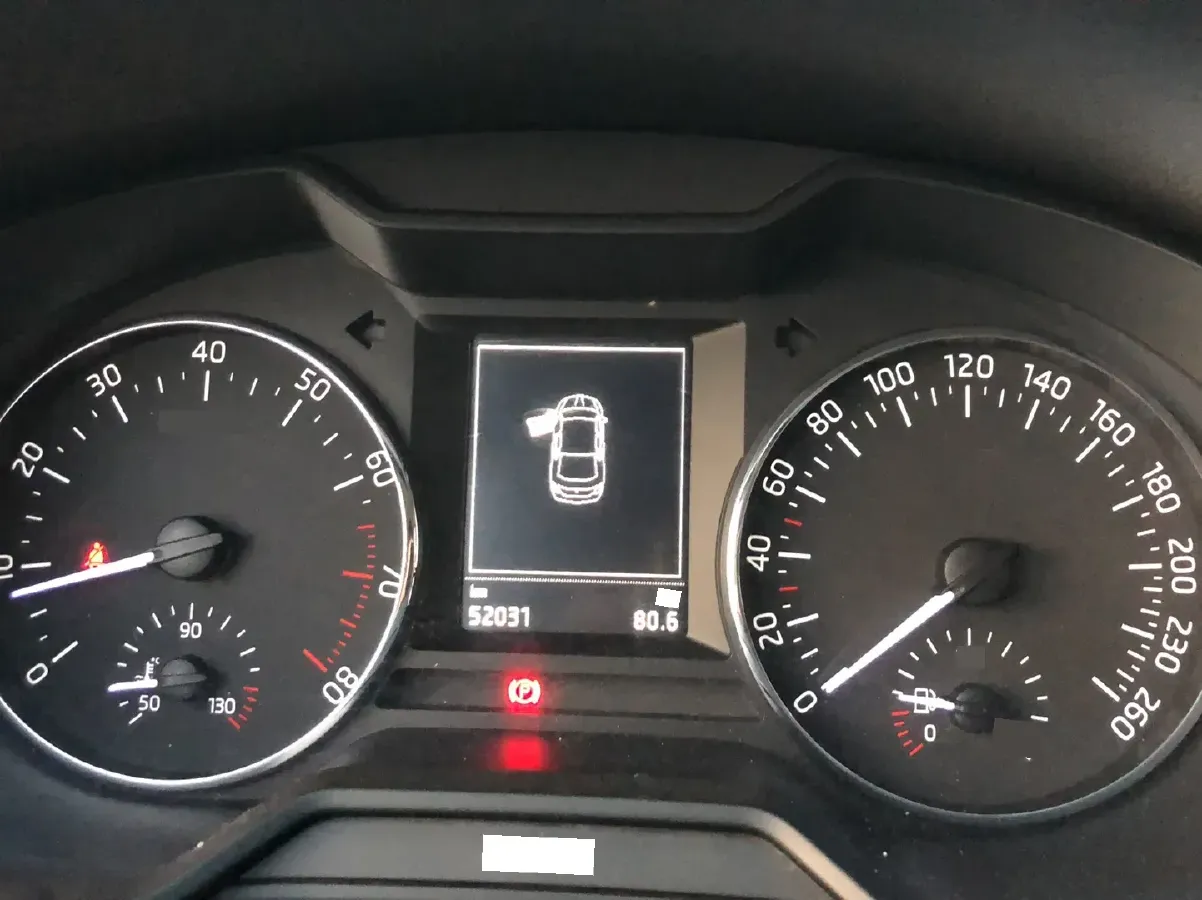 2015 Skoda Octavia 1.6L 110HP L4 5MT,autocango,china used car exporter,china ev exporter,chinese used car exporter,chinese used ev exporter