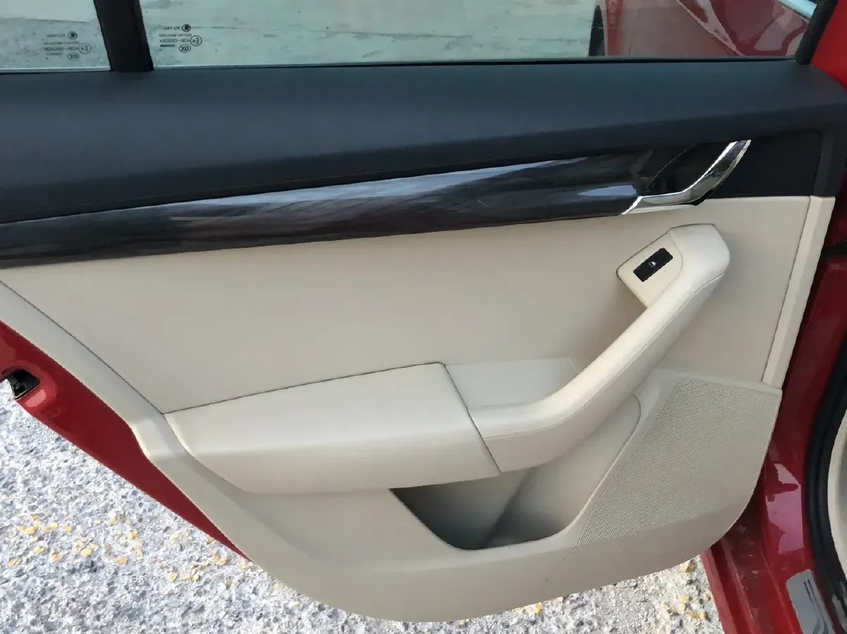 2015 Skoda Octavia 1.6L 110HP L4 5MT,autocango,china used car exporter,china ev exporter,chinese used car exporter,chinese used ev exporter