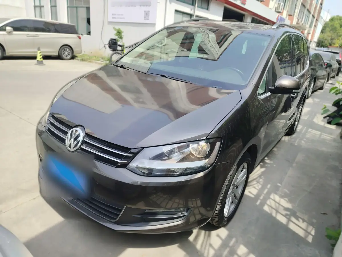 2018 Volkswagen Sharan 2.0T 220HP L4 6DCT