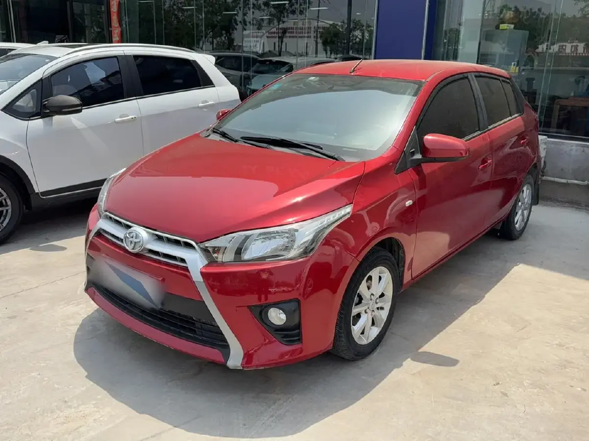 2014 Toyota Yaris L 1.5L 107HP L4 4AT