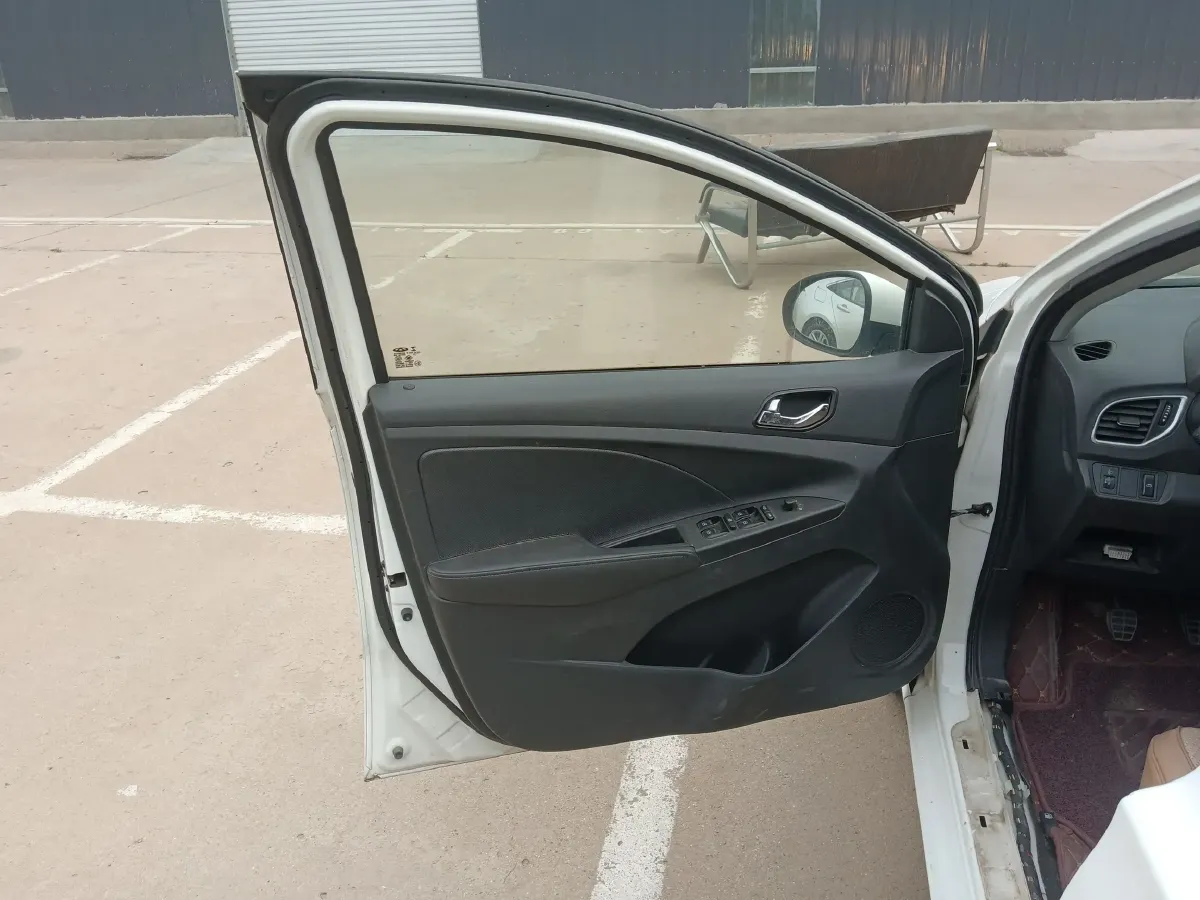 2015 Chery Arrizo 3 1.5L 109HP L4 5MT,autocango,china used car exporter,china ev exporter,chinese used car exporter,chinese used ev exporter