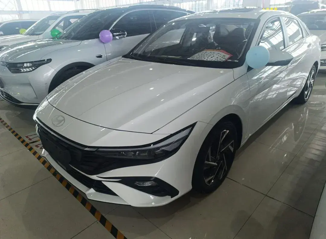 2023 Hyundai Elantra 1.5L 115HP L4 CVT