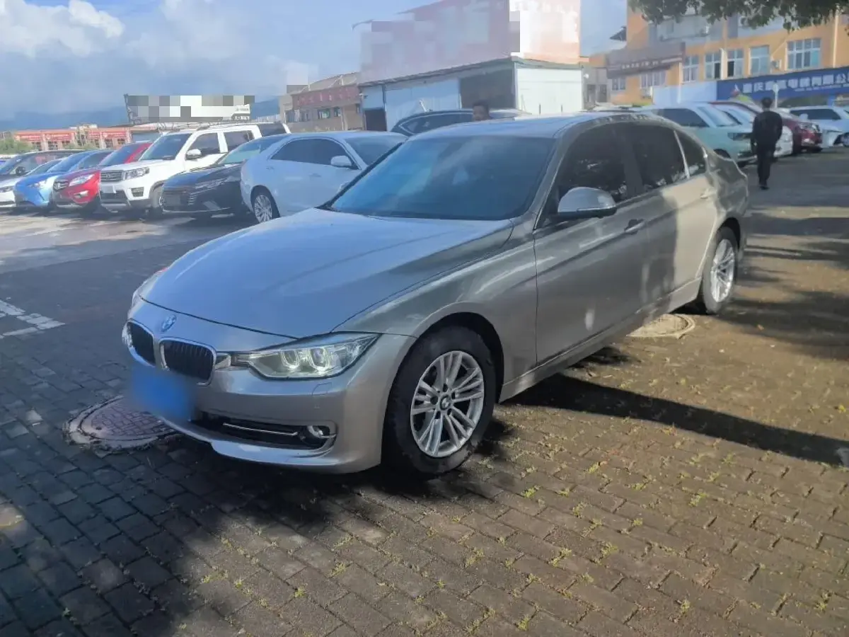2014 BMW 3 Series 2.0T 184HP L4 8AT