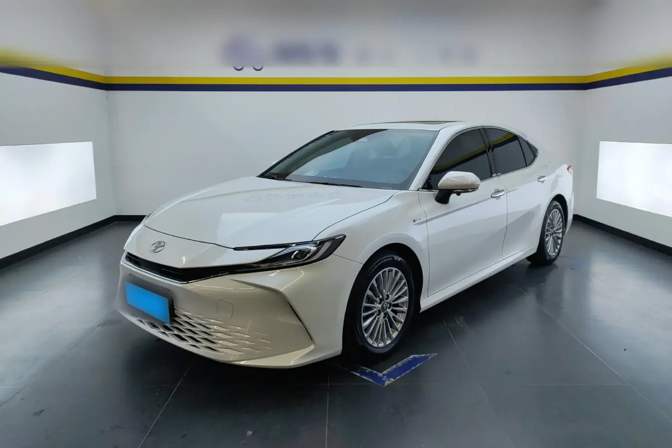 2024 Toyota Camry 2.0L 152HP L4 E-CVT Hybrid