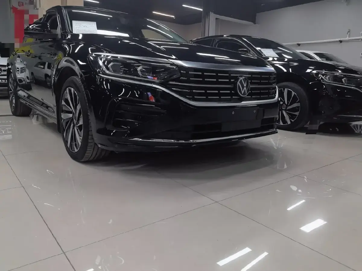 2023 Volkswagen Passat 2.0T 186HP L4 7DCT