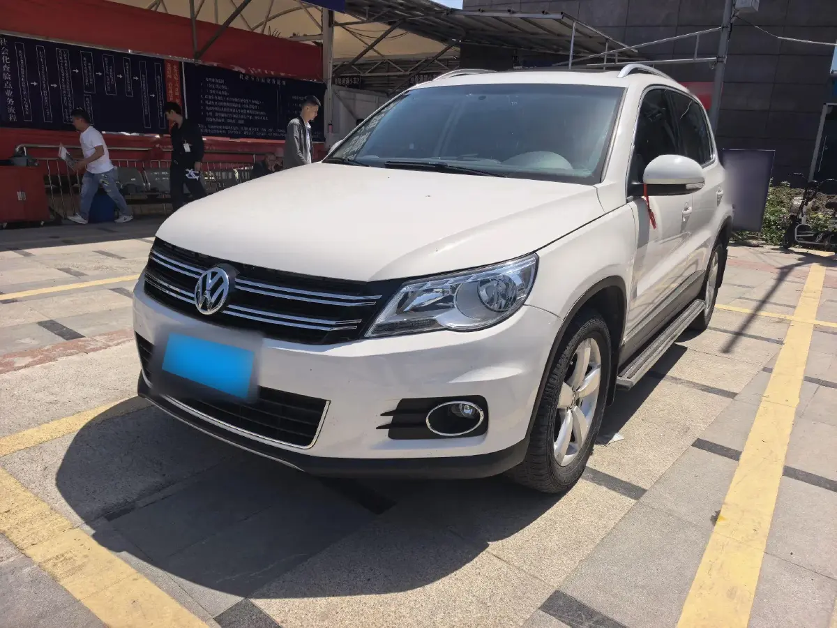 2012 Volkswagen Tiguan 1.8T 160HP L4 6AT