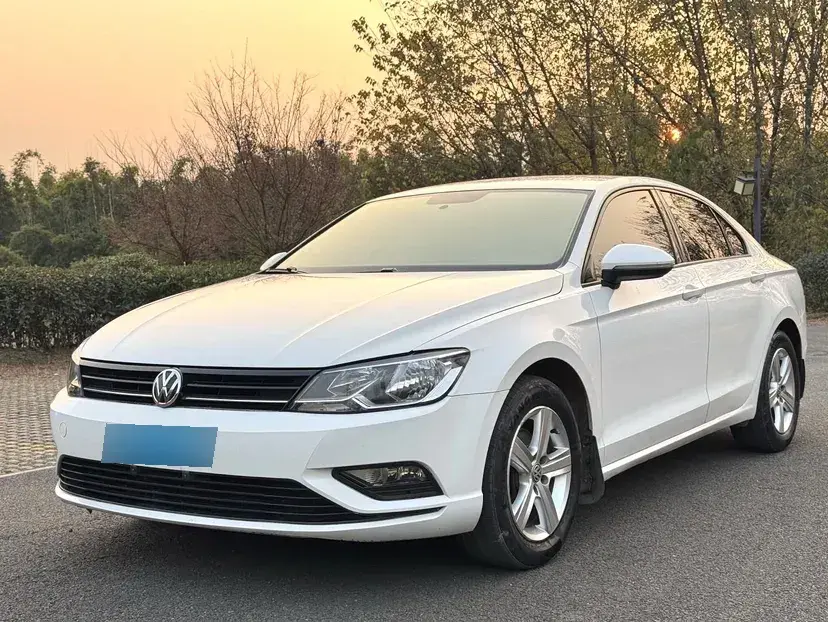 2015 Volkswagen Lamando 1.4T 131HP L4 7DCT