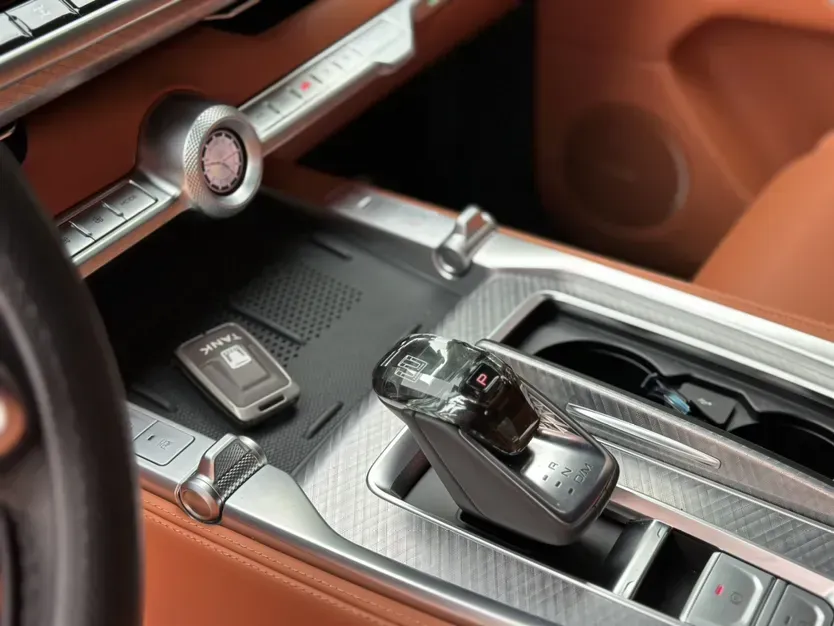 2024 Tank 700 3.0T 360HP V6 9AT PHEV 37.1KWH,autocango,china used car exporter,china ev exporter,chinese used car exporter,chinese used ev exporter