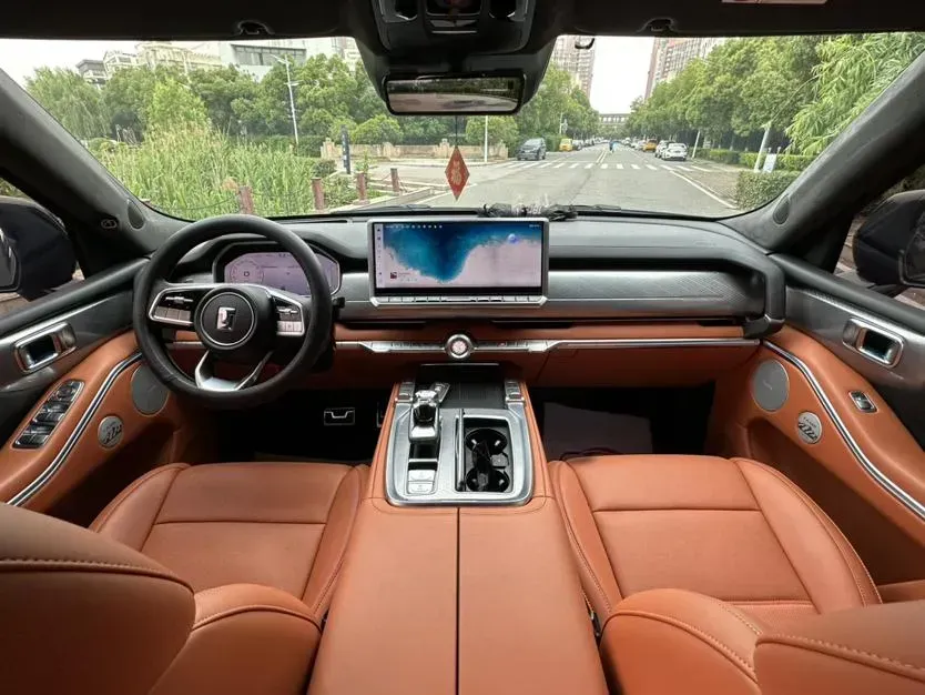 2024 Tank 700 3.0T 360HP V6 9AT PHEV 37.1KWH,autocango,china used car exporter,china ev exporter,chinese used car exporter,chinese used ev exporter