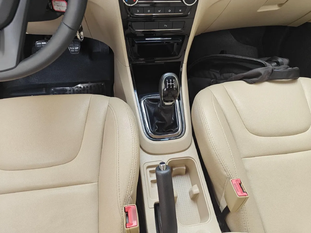 2015 Chery E3 1.5L 109HP L4 5MT,autocango,china used car exporter,china ev exporter,chinese used car exporter,chinese used ev exporter