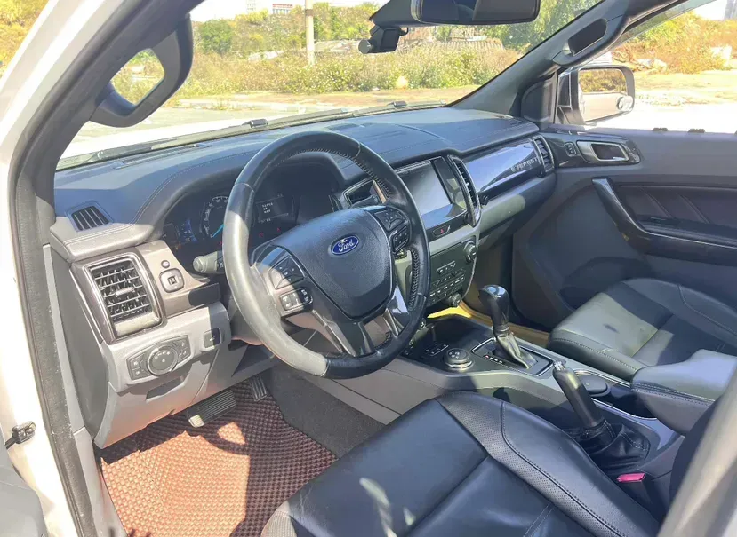 2017 Ford Everest 2.0T 245HP L4 6AT,autocango,china used car exporter,china ev exporter,chinese used car exporter,chinese used ev exporter