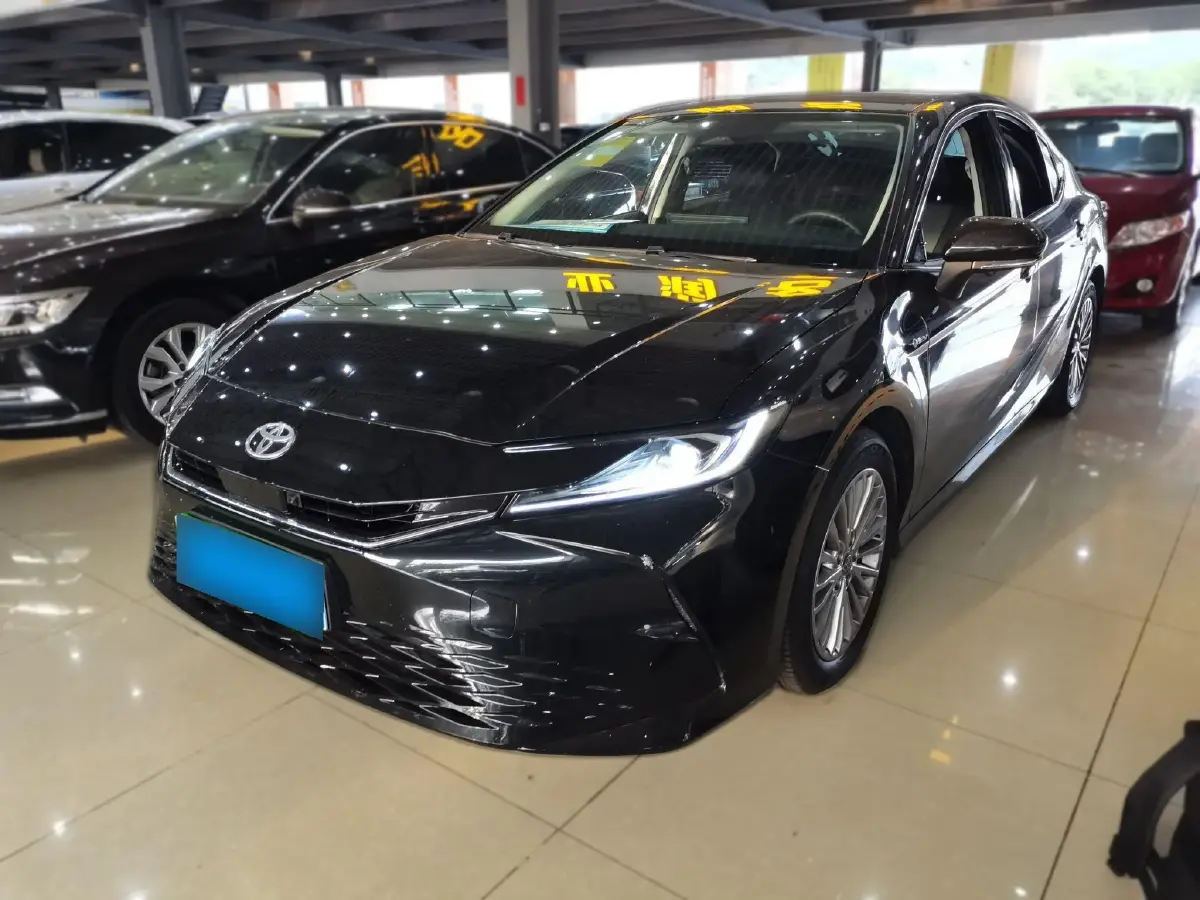 2024 Toyota Camry 2.0L 152HP L4 E-CVT Hybrid